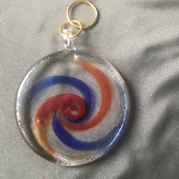 Hand blown glass swirl pendant - Picture 2 of 3